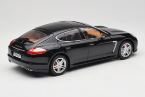 Porsche Panamera 970 Turbo Basalt Black Norev 1:18 WAP02100319 Métal — image 3 sur 8