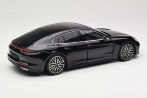 Porsche Panamera 971 Turbo S Noir Metallic Minichamps 1:18 113061076 Métal — image 3 sur 8