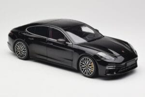Porsche Panamera 971 Turbo S Noir Metallic Minichamps 1:18 113061076 Métal — image 6 sur 8