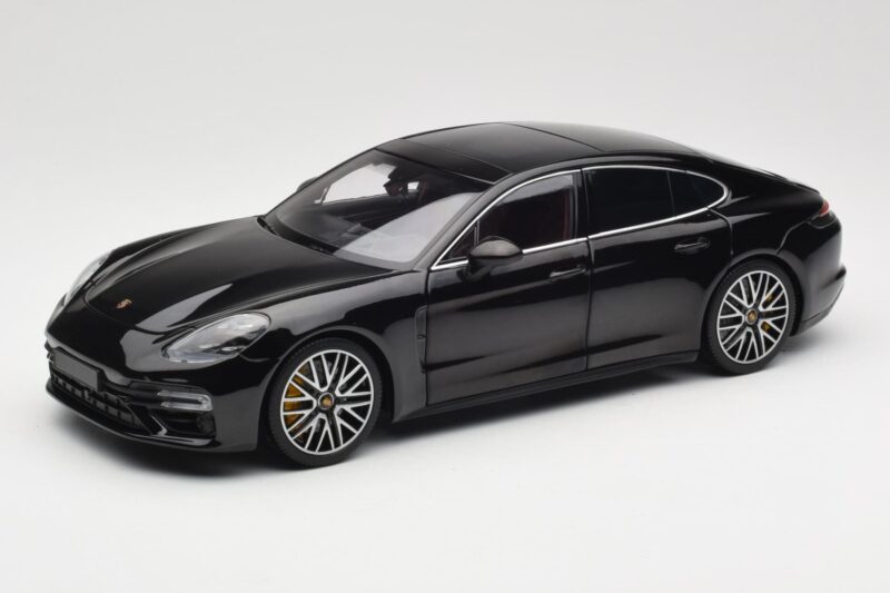Porsche Panamera 971 Turbo S Noir Metallic Minichamps 1:18 113061076 Métal
