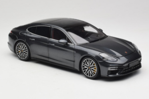 Porsche Panamera 971 Turbo S Grey Metallic Minichamps 1:18 113061073 Métal — image 6 sur 8