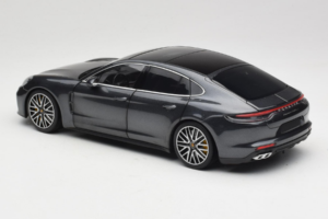 Porsche Panamera 971 Turbo S Grey Metallic Minichamps 1:18 113061073 Métal — image 7 sur 8