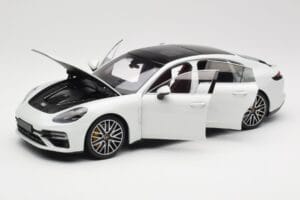 Porsche Panamera 971 Turbo S Blanc Metallic Minichamps 1:18 113061074 Métal — image 2 sur 8