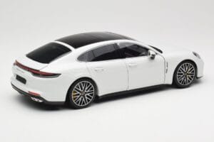 Porsche Panamera 971 Turbo S Blanc Metallic Minichamps 1:18 113061074 Métal — image 3 sur 8