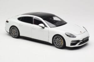 Porsche Panamera 971 Turbo S Blanc Metallic Minichamps 1:18 113061074 Métal — image 6 sur 8