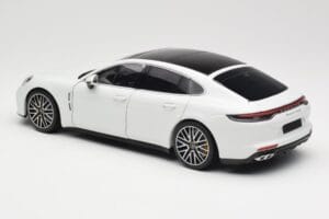 Porsche Panamera 971 Turbo S Blanc Metallic Minichamps 1:18 113061074 Métal — image 7 sur 8