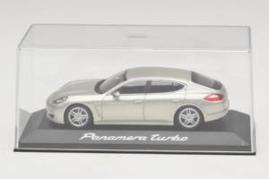 Porsche Panamera 970 Turbo Argent Minichamps 1:43 WAP02000519 Métal — image 4 sur 5
