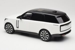 Land Rover Range Rover L460 P530 Autobiography Fuji White GT Spirit 1:18 GT533 Résine — image 5 sur 6