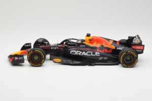 Red Bull Racing RB18 #1 M. Verstappen Winner Miami GP 2022 Minichamps 1:18 110220501 Métal — image 3 sur 6