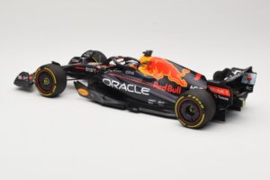 Red Bull Racing RB18 #1 M. Verstappen Winner Miami GP 2022 Minichamps 1:18 110220501 Métal — image 5 sur 6