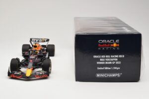 Red Bull Racing RB18 #1 M. Verstappen Winner Miami GP 2022 Minichamps 1:18 110220501 Métal — image 6 sur 6