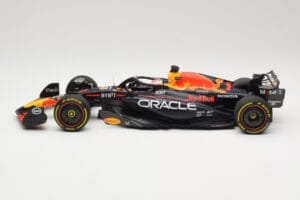 Red Bull Racing RB19 #1 M. Verstappen Winner Monaco GP 2023 Minichamps 1:18 110230701 Métal — image 3 sur 6