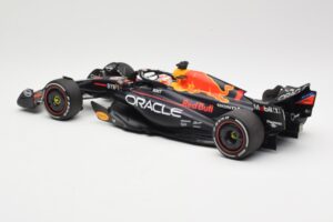 Red Bull Racing RB19 #1 M. Verstappen Winner Spanish GP 2023 Minichamps 1:18 110230801 Métal — image 5 sur 6