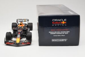 Red Bull Racing RB19 #1 M. Verstappen Winner Spanish GP 2023 Minichamps 1:18 110230801 Métal — image 6 sur 6