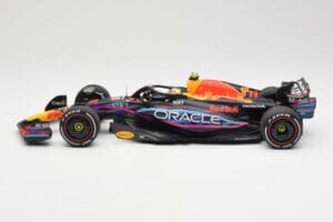 Red Bull Racing RB19 #11 S. Perez 2nd Place Miami GP 2023 Minichamps 1:18 110230511 Métal — image 3 sur 6
