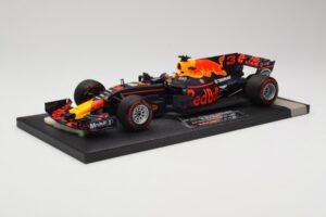 Red Bull Racing Tag Heuer RB13 #3 D. Ricciardo 3rd Place Malaysian GP 2017 Minichamps 1:18 117171503 Métal — image 2 sur 6