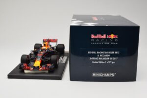 Red Bull Racing Tag Heuer RB13 #3 D. Ricciardo 3rd Place Malaysian GP 2017 Minichamps 1:18 117171503 Métal — image 6 sur 6