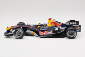 Red Bull RB1 Cosworth #14 D. Coulthard Red Bull Racing Showcar 2005 Minichamps 1:18 100050084 Métal — image 3 sur 7