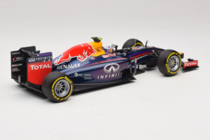 Red Bull RB10 Renault #3 D. Ricciardo Infiniti Red Bull Racing Showcar 2014 Minichamps 1:18 110140003 Métal — image 2 sur 6