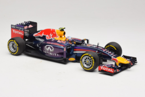 Red Bull RB10 Renault #3 D. Ricciardo Infiniti Red Bull Racing Showcar 2014 Minichamps 1:18 110140003 Métal — image 4 sur 6