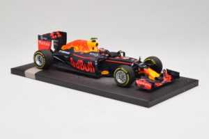 Red Bull RB12 Tag Heuer #26 D. Kvyat Red Bull Racing Showcar 2016 Minichamps 1:18 117160026 Résine — image 4 sur 7