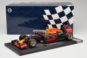 Red Bull RB12 Tag Heuer #26 D. Kvyat Red Bull Racing Showcar 2016 Minichamps 1:18 117160026 Résine — image 7 sur 7