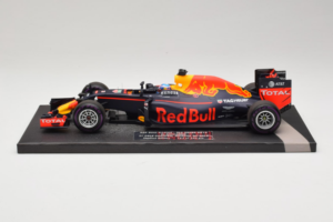 Red Bull RB12 Tag Heuer #3 D. Ricciardo Red Bull Racing 1st Pole Monaco Grand Prix 2016 Minichamps 1:18 117160103 Résine