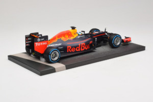 Red Bull RB12 Tag Heuer #3 D. Ricciardo Red Bull Racing Brazilian Grand Prix 2016 Minichamps 1:18 117161203 Résine — image 3 sur 6