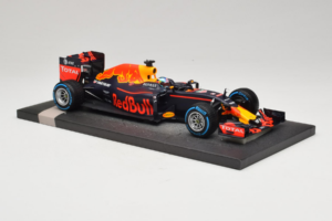 Red Bull RB12 Tag Heuer #3 D. Ricciardo Red Bull Racing Brazilian Grand Prix 2016 Minichamps 1:18 117161203 Résine — image 4 sur 6