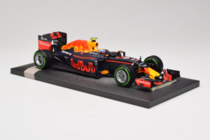 Red Bull RB12 Tag Heuer #33 M. Verstappen Red Bull Racing Showcar 2016 Minichamps 1:18 117161233 Résine — image 4 sur 7