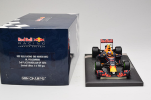 Red Bull RB12 Tag Heuer #33 M. Verstappen Red Bull Racing Showcar 2016 Minichamps 1:18 117161233 Résine — image 6 sur 7