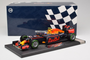 Red Bull RB12 Tag Heuer #33 M. Verstappen Red Bull Racing Showcar 2016 Minichamps 1:18 117161233 Résine — image 7 sur 7