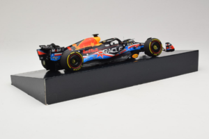 Red Bull RB19 #1 M. Verstappen Oracle Red Bull Racing United States Grand Prix Winner World Champion 2023 Minichamps 1:18 113 — image 3 sur 7