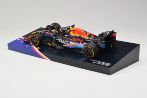 Red Bull RB19 #1 M. Verstappen Oracle Red Bull Racing United States Grand Prix Winner World Champion 2023 Minichamps 1:18 113 — image 5 sur 7