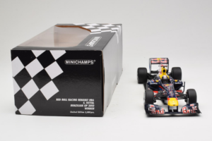 Red Bull RB6 Renault #5 S. Vettel Red Bull Racing Brazilian Grand Prix Winner 2010 Minichamps 1:18 110100205 Métal — image 7 sur 7