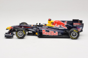 Red Bull RB7 Renault #1 S. Vettel Red Bull Racing Showcar 2011 Minichamps 1:18 110110071-1 Métal — image 3 sur 7