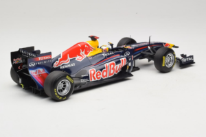 Red Bull RB7 Renault #1 S. Vettel Red Bull Racing World Champion 2011 Minichamps 1:18 110110001 Métal — image 2 sur 6