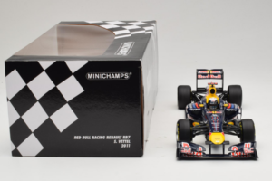 Red Bull RB7 Renault #1 S. Vettel Red Bull Racing World Champion 2011 Minichamps 1:18 110110001 Métal — image 6 sur 6