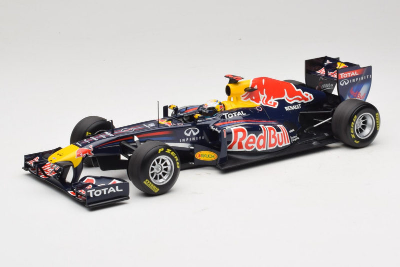 Red Bull RB7 Renault #1 S. Vettel Red Bull Racing World Champion 2011 Minichamps 1:18 110110001 Métal