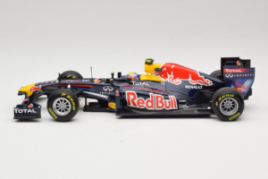 Red Bull RB7 Renault #2 M. Webber Red Bull Racing Showcar 2011 Minichamps 1:18 110110002 Métal — image 3 sur 7