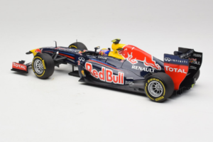 Red Bull RB8 Renault #2 M. Webber Red Bull Racing Showcar 2012 Minichamps 1:18 110120072 Métal — image 5 sur 7