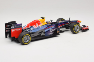 Red Bull RB9 Renault #2 M. Webber Infiniti Red Bull Racing Showcar 2013 Minichamps 1:18 110130072 Métal — image 2 sur 6