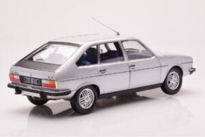 Renault 30 TX Argent Norev 1:18 185272 Métal — image 3 sur 8