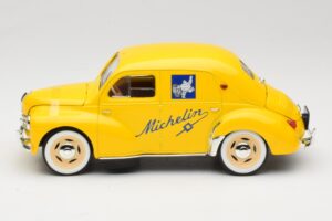 Renault 4CV Michelin Yellow Solido 1:18 82002 Métal — image 3 sur 6