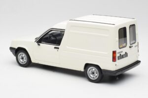Renault Express Blanc Otto 1:18 OT466 Résine — image 4 sur 5