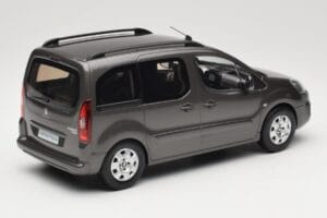 Renault Juvaquatre Break 300 kg Ivoire Norev 1:18 185260 Métal — image 2 sur 6