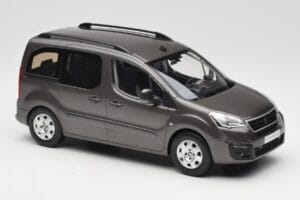 Renault Juvaquatre Break 300 kg Ivoire Norev 1:18 185260 Métal — image 4 sur 6