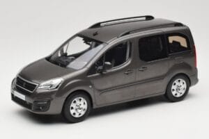 Renault Juvaquatre Break 300 kg Ivoire Norev 1:18 185260 Métal