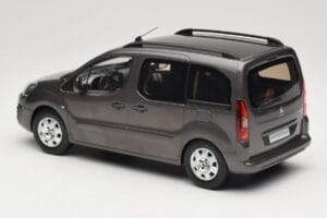 Renault Juvaquatre Break 300 kg Ivoire Norev 1:18 185260 Métal — image 5 sur 6