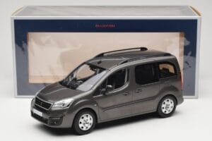 Renault Juvaquatre Break 300 kg Ivoire Norev 1:18 185260 Métal — image 6 sur 6